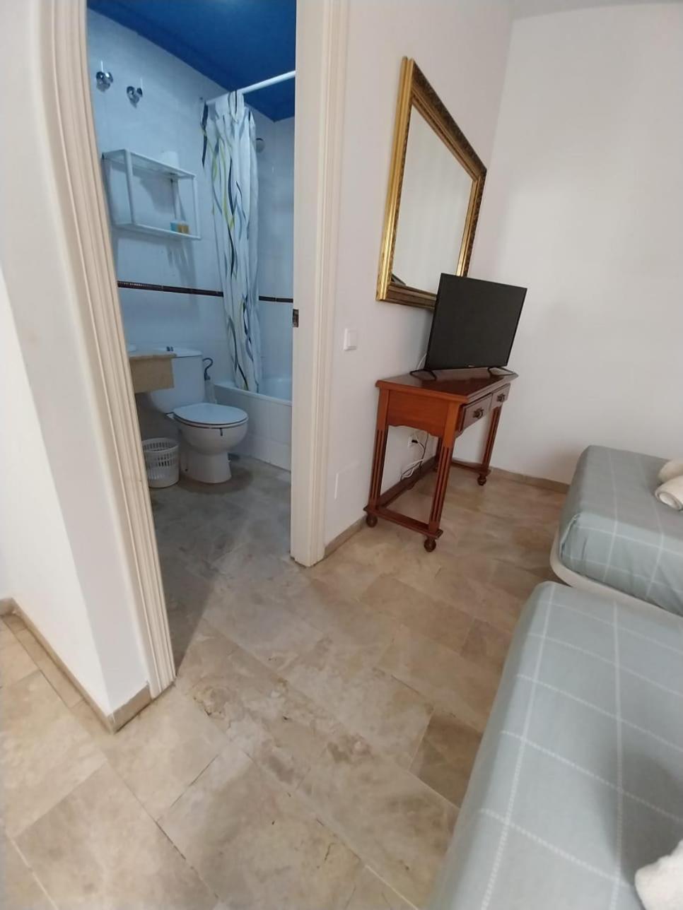 Hostal Montys Nerja