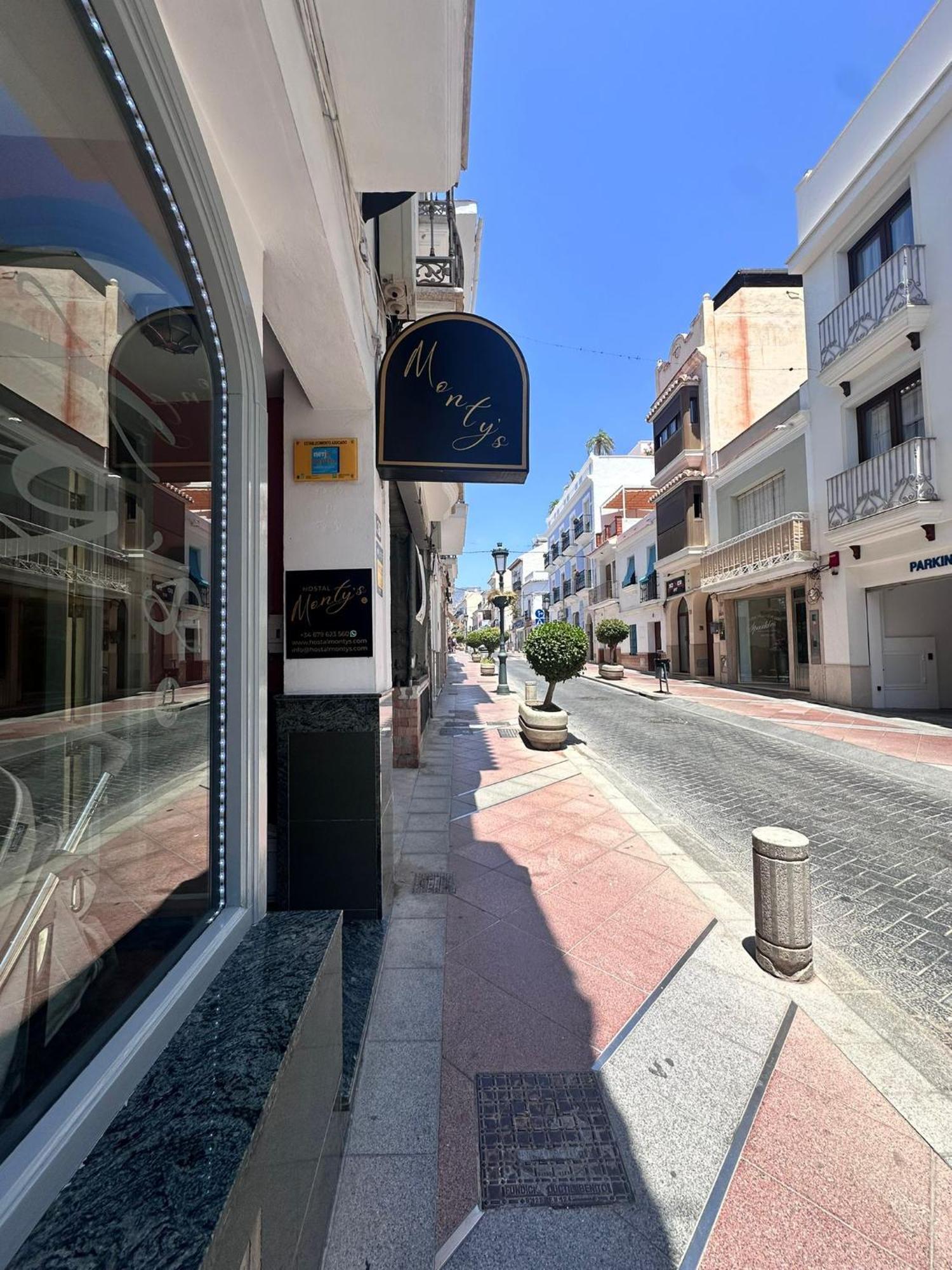 Hostal Montys Nerja